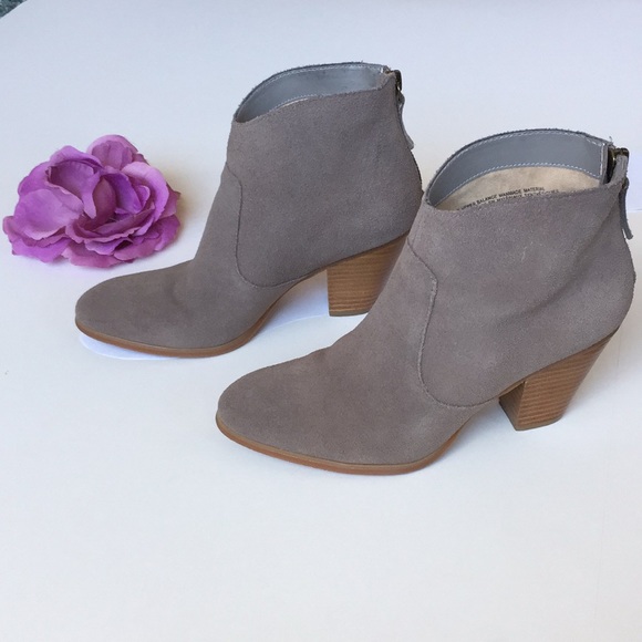 TESORI Raven Suede Ankle Booties Size 6 - Picture 3 of 8
